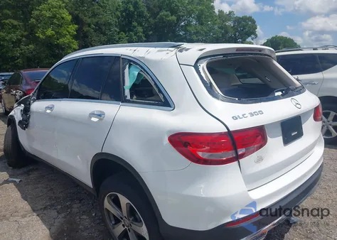 2016 Mercedes-Benz Glc 300 z USA, uszkodzony, nr VIN WDC0G4JB3GF064280